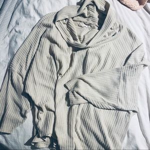 Cream c-neck 3/4 sleeve sweater with back detail